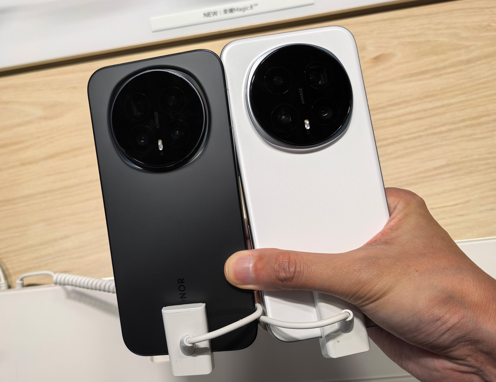 榮耀Magic8 Pro翻車？旗艦機(jī)近拍發(fā)虛，客服稱“物理特性”