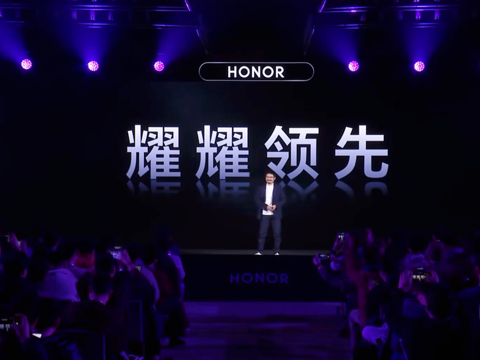 榮耀Magic8 Pro翻車？旗艦機(jī)近拍發(fā)虛，客服稱“物理特性”