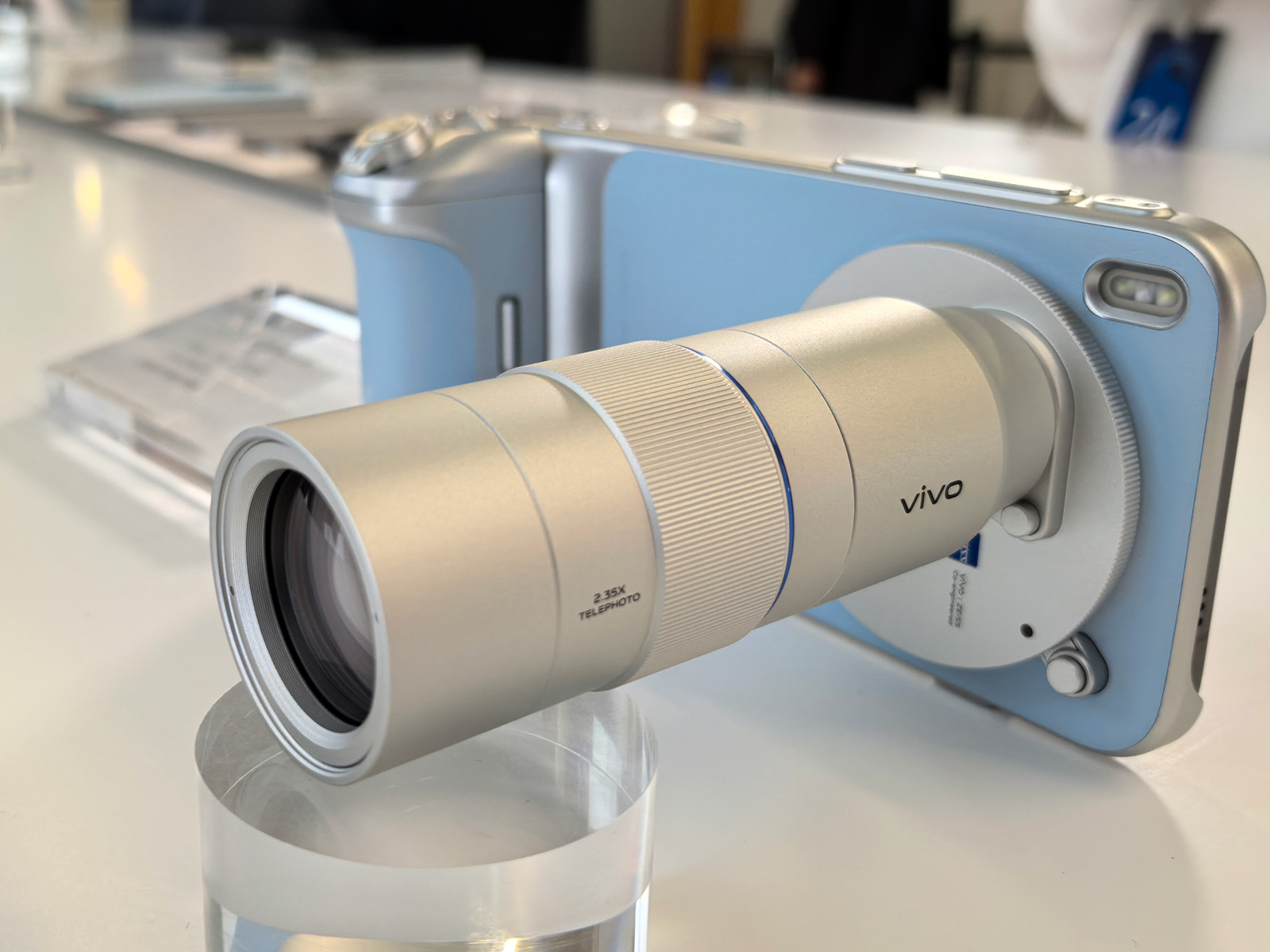 vivo X300系列持續(xù)引領(lǐng)2億像素影像，藍(lán)廠干了件很酷的事