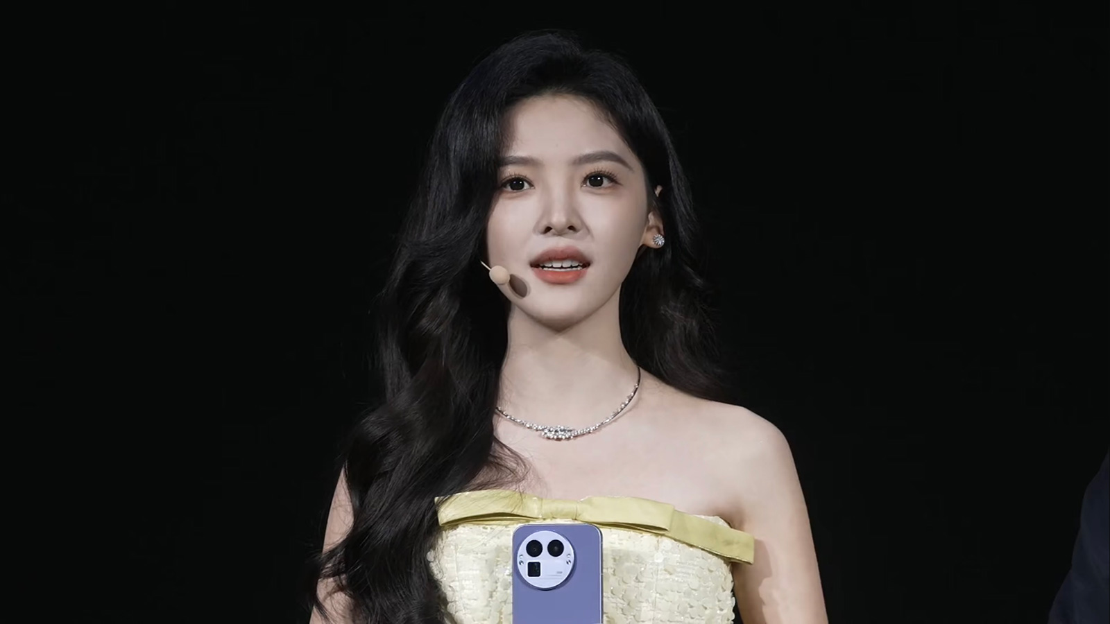 章若楠同款理光味街拍手機！真我GT8 Pro發(fā)布：變化大，又漲價