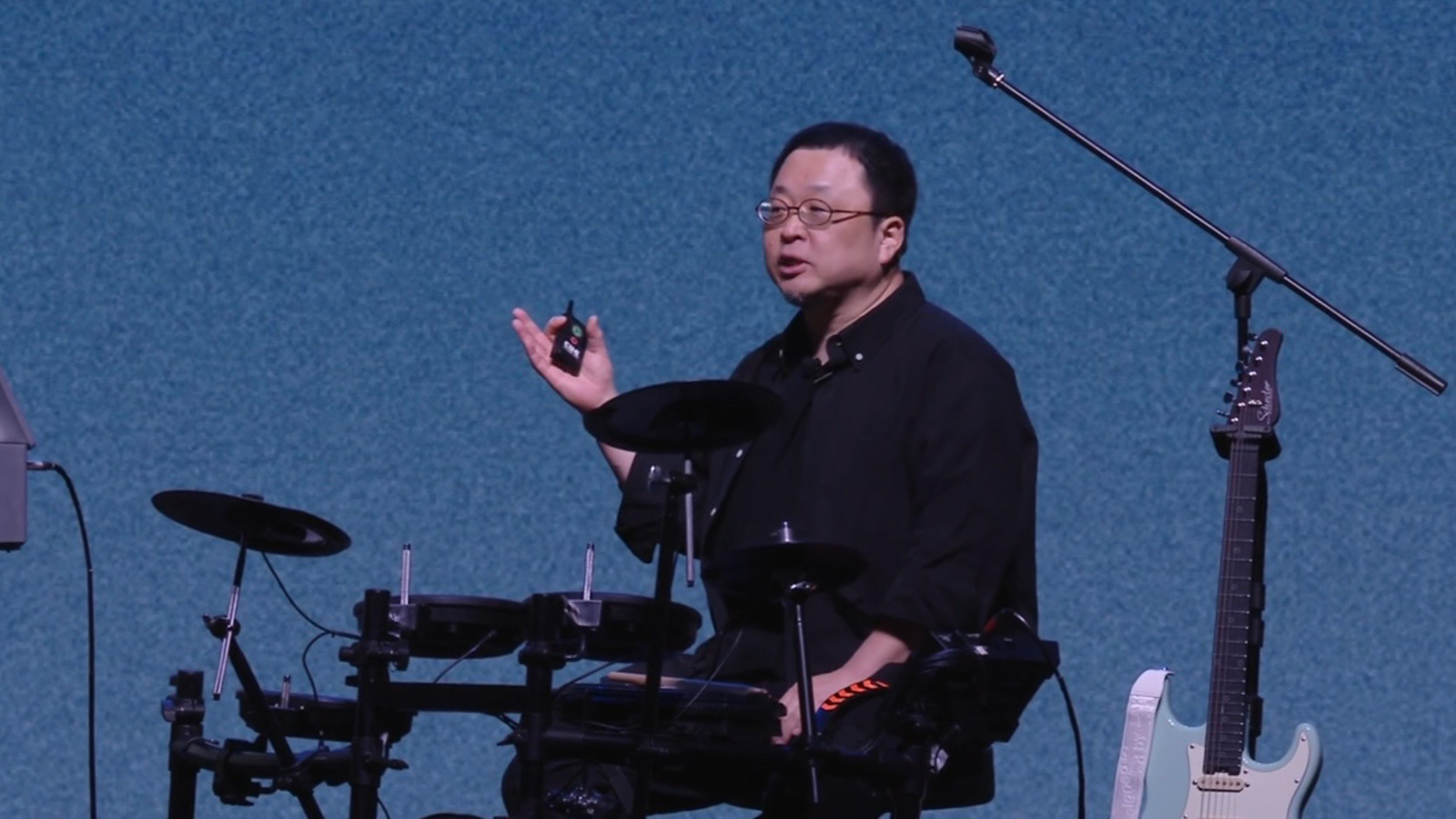 調侃遙遙領先吐槽游戲皮膚，羅永浩科技春晚變味了？網紅老羅帶貨很拼