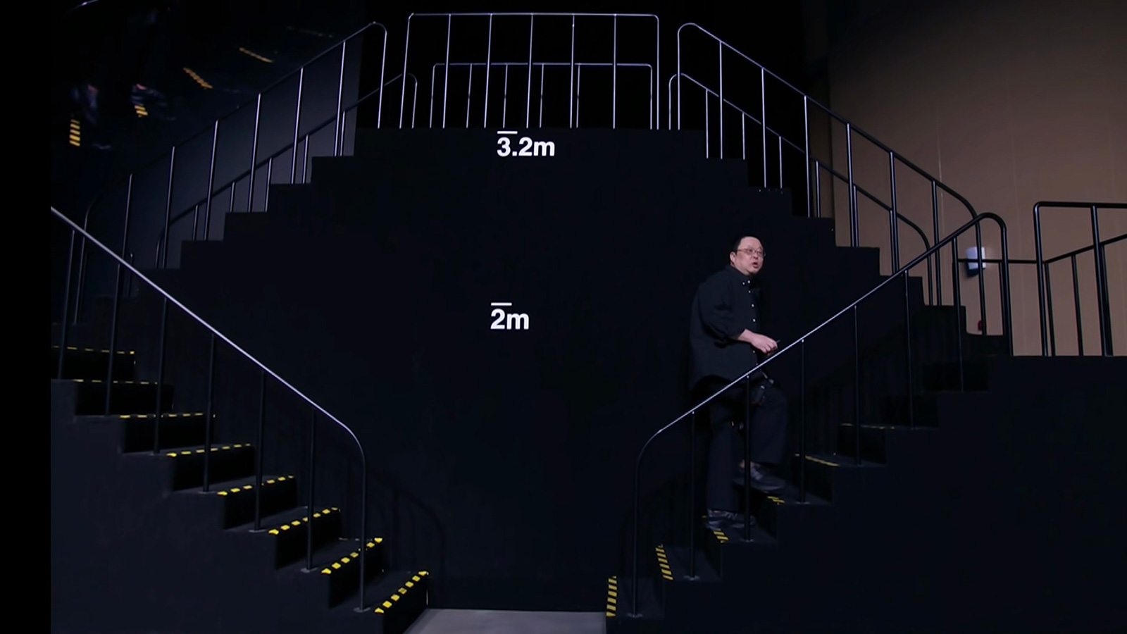 調侃遙遙領先吐槽游戲皮膚，羅永浩科技春晚變味了？網紅老羅帶貨很拼