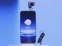 可旋轉(zhuǎn)跟拍手機(jī)榮耀Robot Phone發(fā)布，Magic V6刷新紀(jì)錄