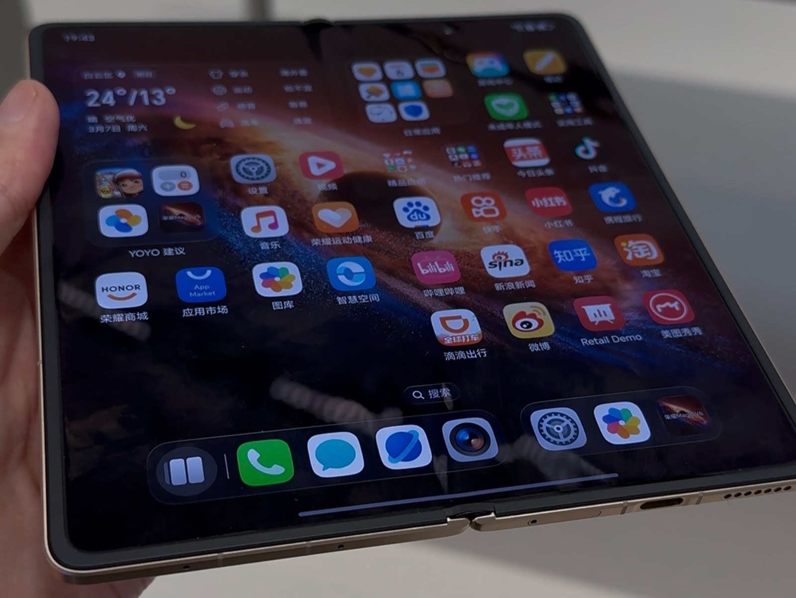 榮耀Magic V6發(fā)布：大內(nèi)存版本漲價(jià)千元，超大電池僅限頂配